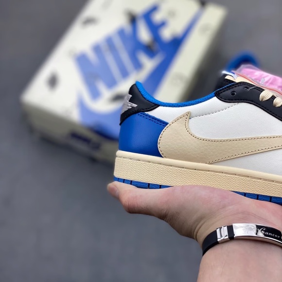 💙💕Nike Air Jordan 1 Low OG Men's Shoes🔴